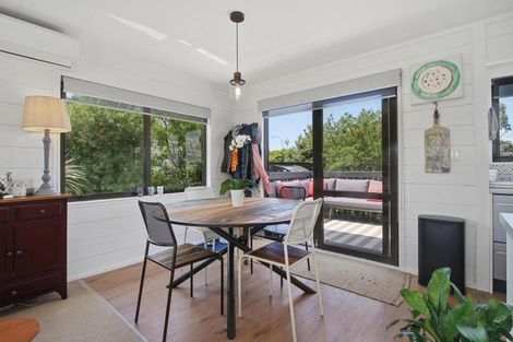 Photo of property in 3 Stella Drive, Clarks Beach, 2122