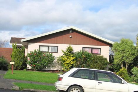 Photo of property in 2/124 Bradbury Road, Botany Downs, Auckland, 2010