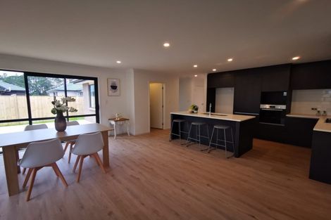 Photo of property in 12 Ropere Street, Kumeu, 0810