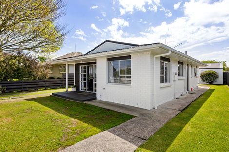 Photo of property in 1 Hilton Road, St Andrews, Hamilton, 3200