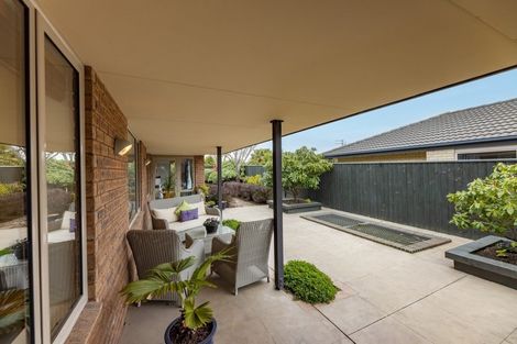Photo of property in 92 Willowview Drive, Redwood, Christchurch, 8051