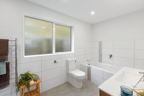 Photo of property in 103 Kakariki Grove, Waikanae, 5036
