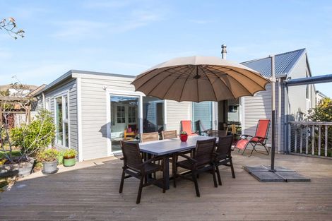 Photo of property in 13 Fleetwood Grove, Waikanae, 5036