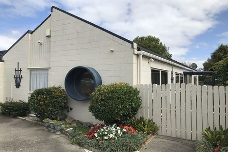 Photo of property in 2/11 Tulloch Place, Conifer Grove, Takanini, 2112