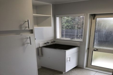 Photo of property in 3 Lydia Place, Kelvin Grove, Palmerston North, 4414