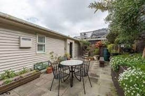 Photo of property in 23 Alexandra Road, Roseneath, Wellington, 6021