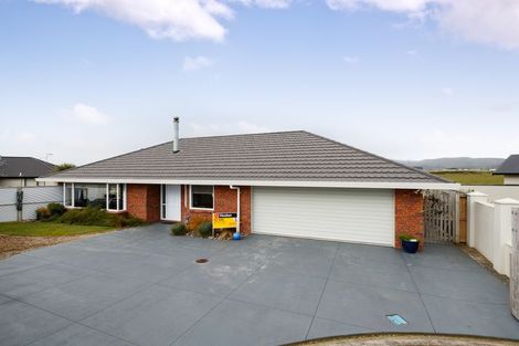 Photo of property in 20 Johnstone Drive, Fitzherbert, Palmerston North, 4410