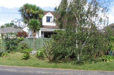 Photo of property in 1/26 Cliff View Drive, Green Bay, Auckland, 0604