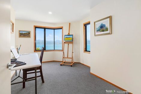 Photo of property in 20 Napier Street, Karaka Bays, Wellington, 6022