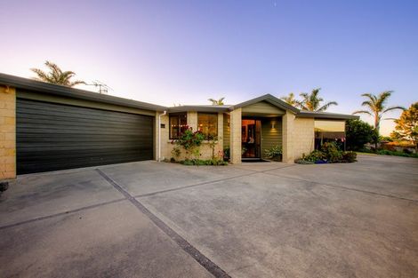 Photo of property in 10 Lambert Way, Paraparaumu, 5032