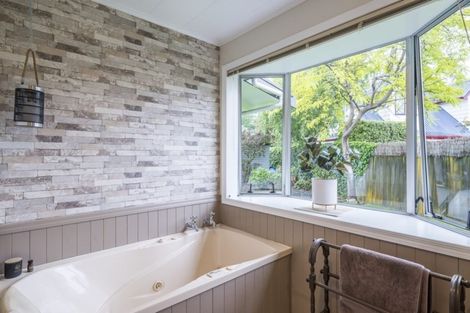 Photo of property in 2 Hillcrest Road, Raumati South, Paraparaumu, 5032