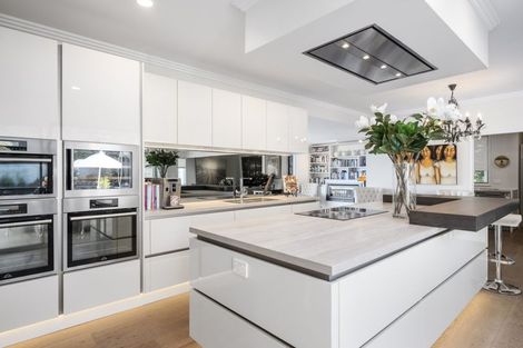 Photo of property in 15 Manahi Avenue, Kawaha Point, Rotorua, 3010