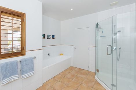 Photo of property in 11 Maungakiekie Avenue, Greenlane, Auckland, 1051