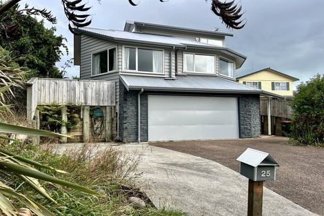 Photo of property in 25 St Simon Place, Botany Downs, Auckland, 2010