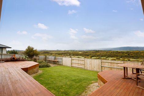 Photo of property in 20 Johnstone Drive, Fitzherbert, Palmerston North, 4410