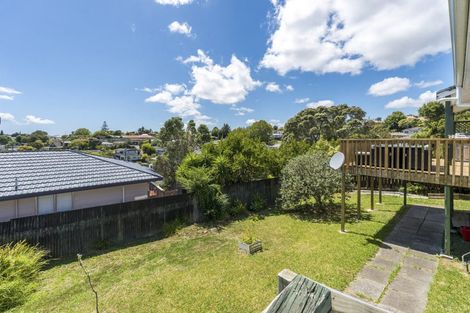 Photo of property in 4/92 Awaroa Road, Sunnyvale, Auckland, 0612