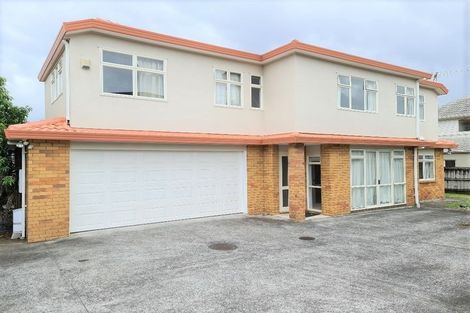 Photo of property in 11 Heath Avenue, Northcote, Auckland, 0627