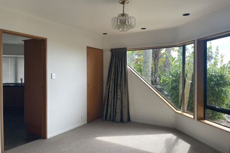 Photo of property in 1 Calypso Place, Rothesay Bay, Auckland, 0630