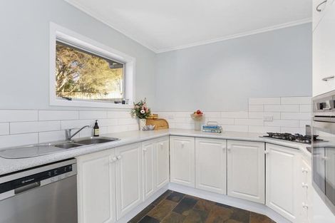 Photo of property in 23 Highland Avenue, Titirangi, Auckland, 0604