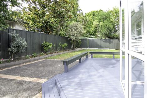 Photo of property in 18 Churchill Avenue, Hokowhitu, Palmerston North, 4410