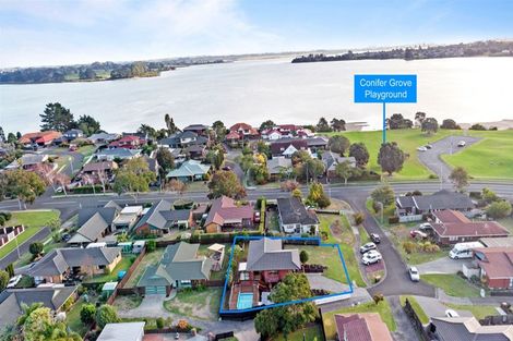 Photo of property in 3 Elrita Place, Conifer Grove, Takanini, 2112