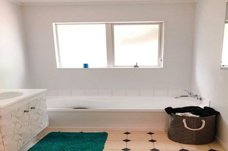 Photo of property in 2/8 Tulsa Grove, Totara Park, Upper Hutt, 5018