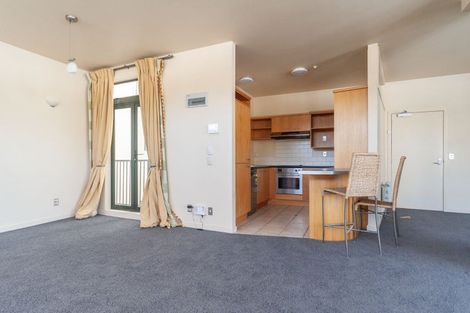 Photo of property in Endeavour Apartments, 8/125 Thorndon Quay, Pipitea, Wellington, 6011