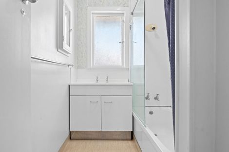 Photo of property in 53 Collins Road, Melville, Hamilton, 3206