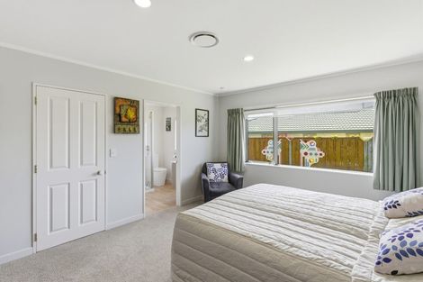 Photo of property in 100 Milne Drive, Paraparaumu, 5032