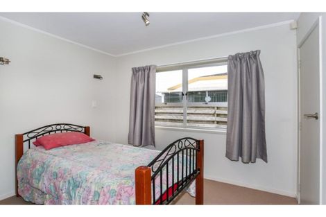 Photo of property in 1/6 Ray Small Drive, Papakura, 2110