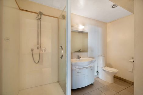 Photo of property in 13 Halcombe Place, Green Bay, Auckland, 0604