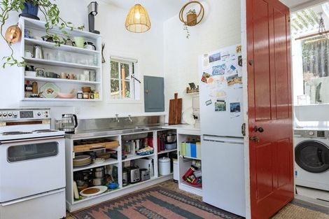 Photo of property in 37 Glenesk Road, Piha, New Lynn, 0772