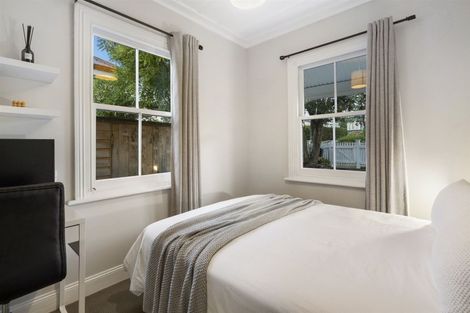 Photo of property in 7 Rodney Road, Northcote Point, Auckland, 0627