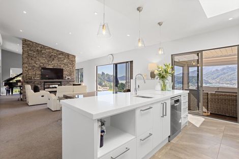 Photo of property in 16 Harbour View Heights, Picton, 7220