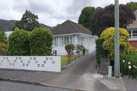 Photo of property in 2 Boothby Grove, Fairfield, Lower Hutt, 5011