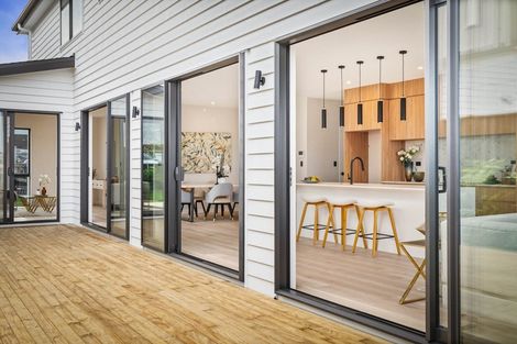 Photo of property in 8 Fender Place, Long Bay, Auckland, 0630