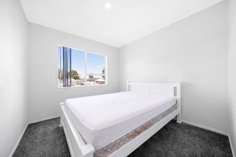 Photo of property in 1/2 Kennington Drive, Clendon Park, Auckland, 2103