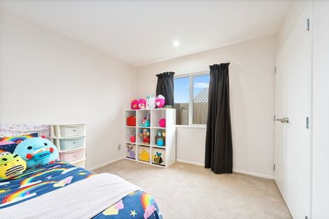Photo of property in 5 Nirmal Place, Sunnyvale, Auckland, 0612