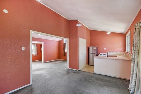 Photo of property in 28 Suther Street, Waverley, 4510
