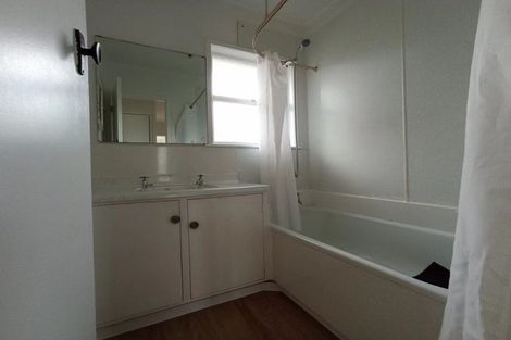 Photo of property in 2/16 Pupuke Road, Takapuna, Auckland, 0622