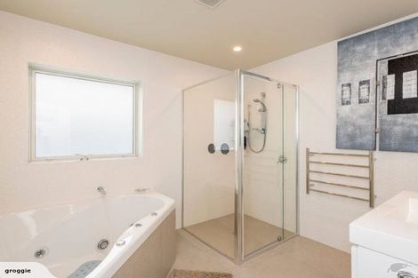 Photo of property in 2 Bridford Way, Paraparaumu, 5032