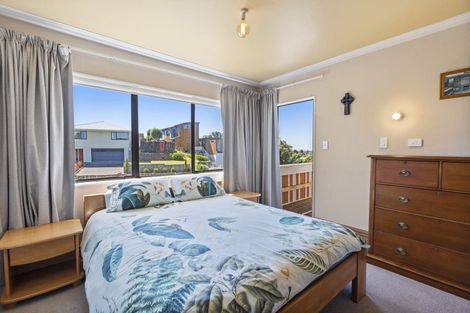 Photo of property in 37 Hicks Crescent, Waikanae Beach, Waikanae, 5036