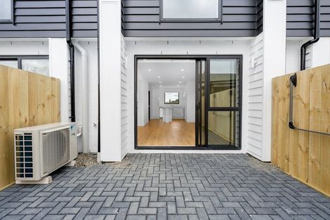 Photo of property in 7/2 Windermere Crescent, Blockhouse Bay, Auckland, 0600