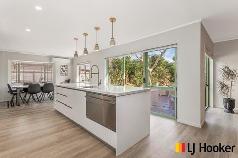 Photo of property in 62 Tington Avenue, Wattle Downs, Auckland, 2103