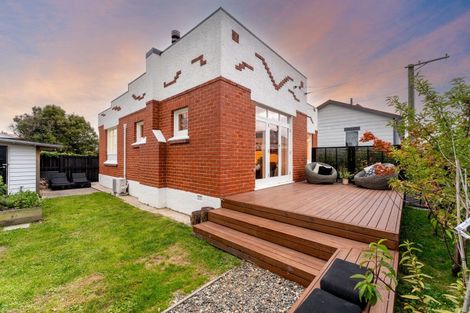 Photo of property in 92 Hargest Crescent, Saint Clair, Dunedin, 9012