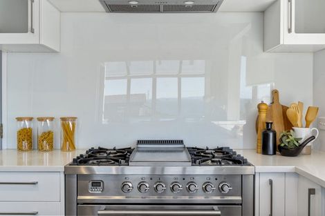 Photo of property in 1/14 Marama Street, Castor Bay, Auckland, 0620