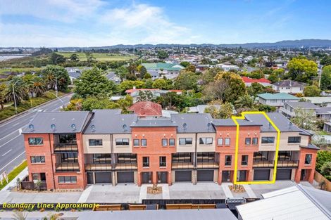 Photo of property in 500e Te Atatu Road, Te Atatu Peninsula, Auckland, 0610