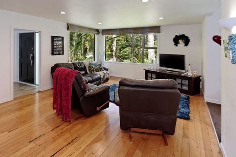 Photo of property in 24 Ngaio Road, Titirangi, Auckland, 0604