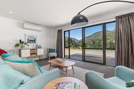 Photo of property in 2/4 Redfern Terrace, Arthurs Point, Queenstown, 9371