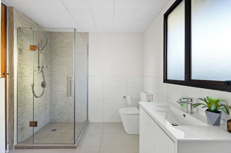 Photo of property in 2/21 Nearco Street, Randwick Park, Auckland, 2105